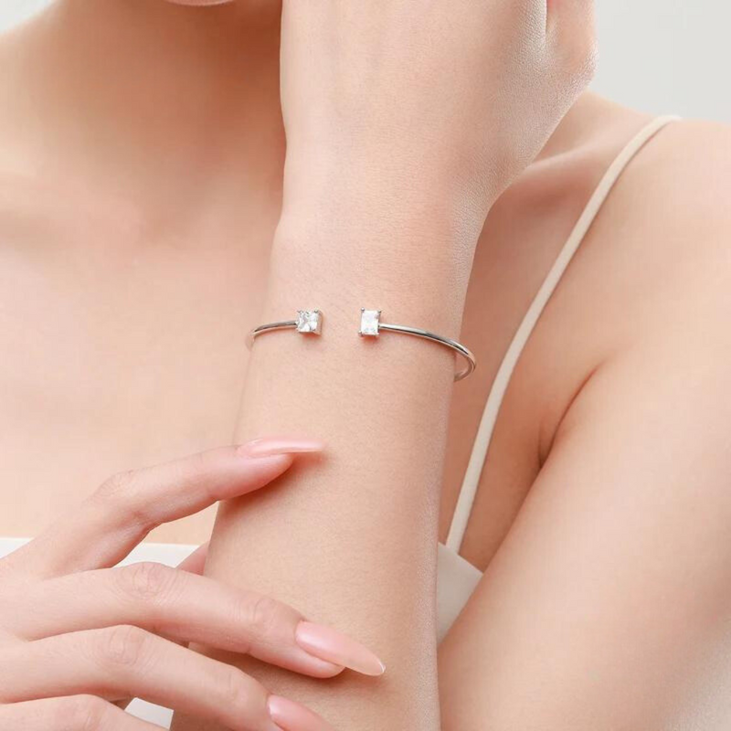 Bracelete de Prata Geométrico Adornado com Zircônia